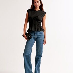 Abercrombie - High Rise 90s Relaxed Jean. Size 27